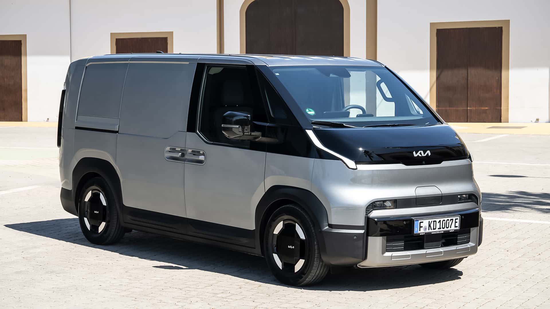 Тест-драйв Kia PV5 WAV в городских условиях