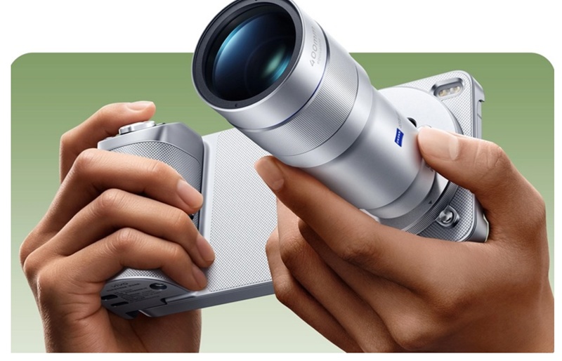 Vivo X300 Ultra smartphone display