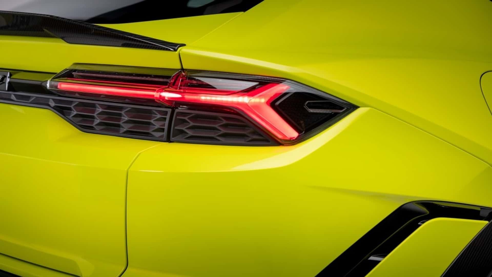 Lamborghini Urus SE Performante вид сзади