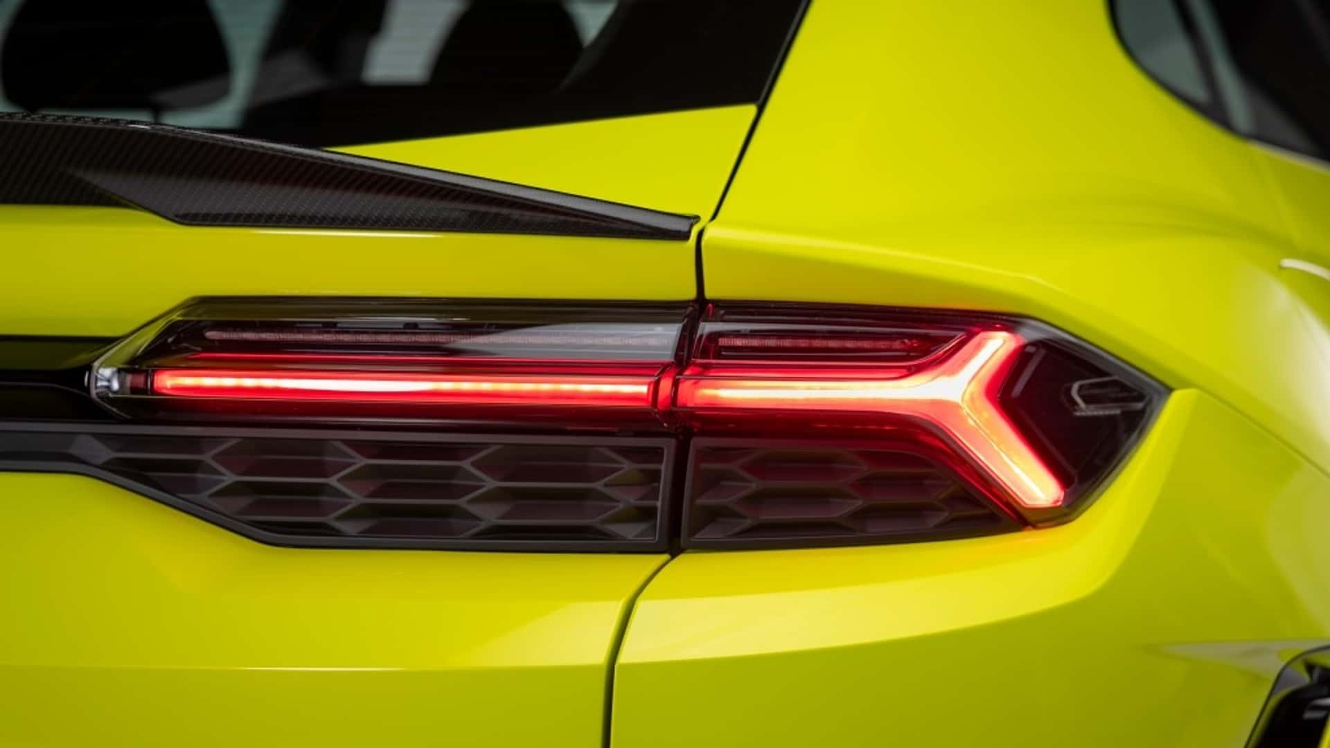 Lamborghini Urus SE Performante вид спереди слева