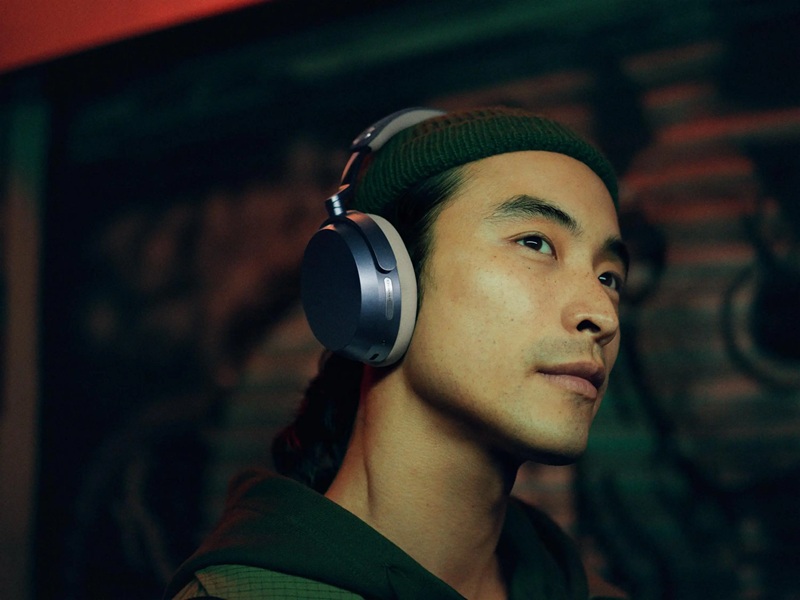 The Smart Control Plus app brings an eight-band equaliser and Dolby Atmos head-tracking controls.
