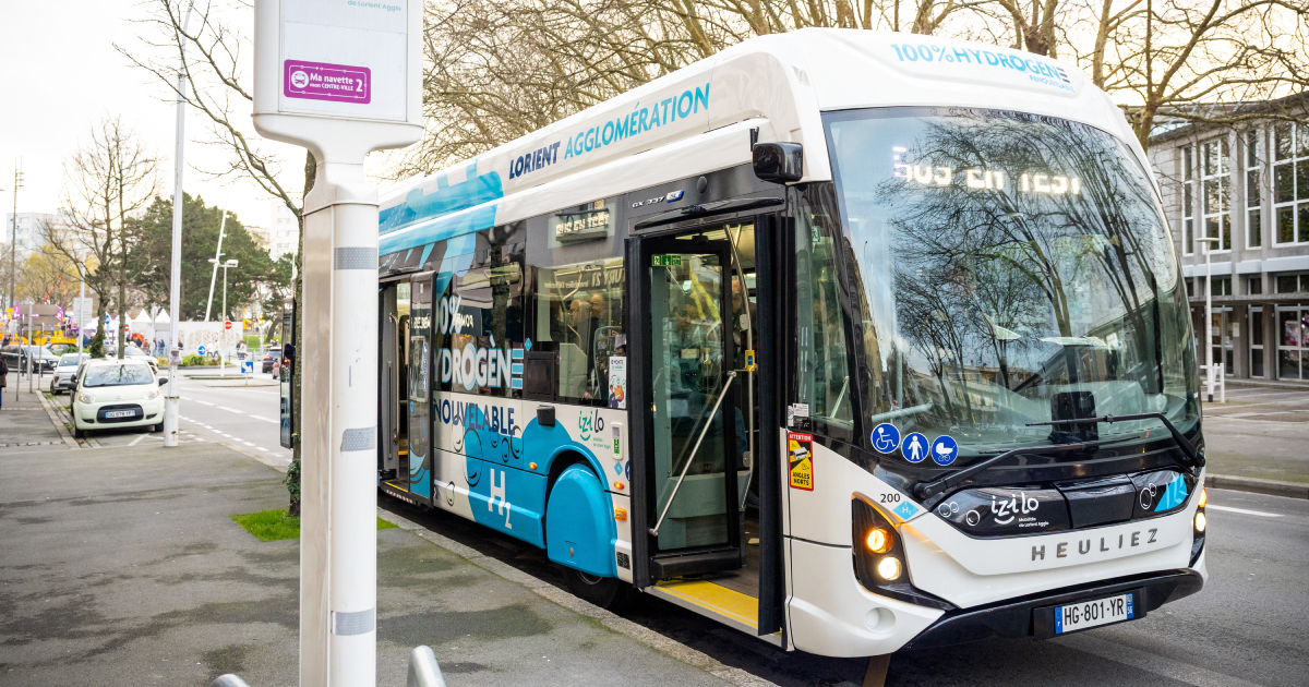GX 337 H2 LINIUM bus on the route in Lorient