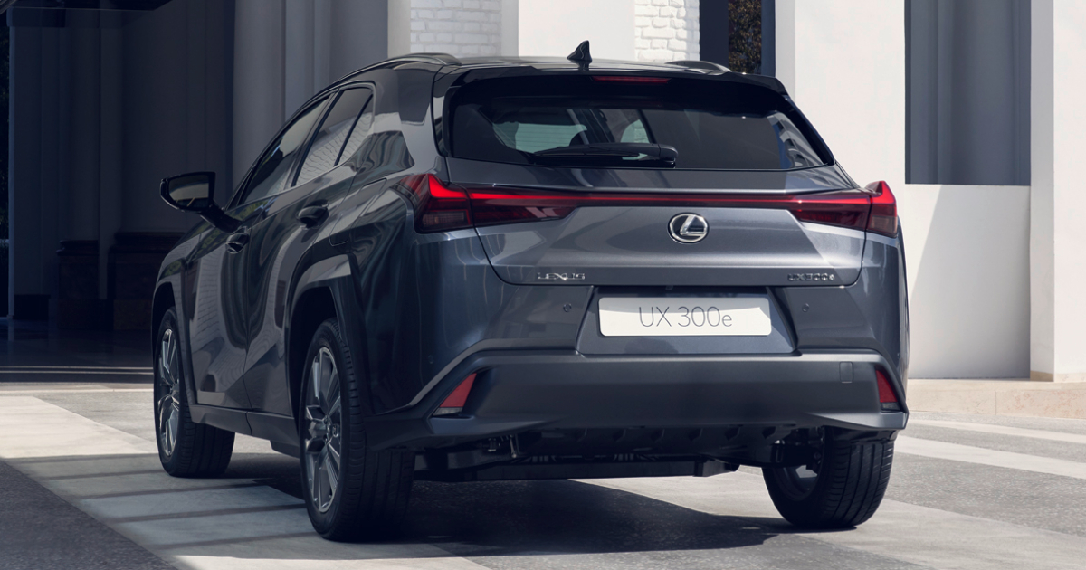 Lexus UX 300e интерьер