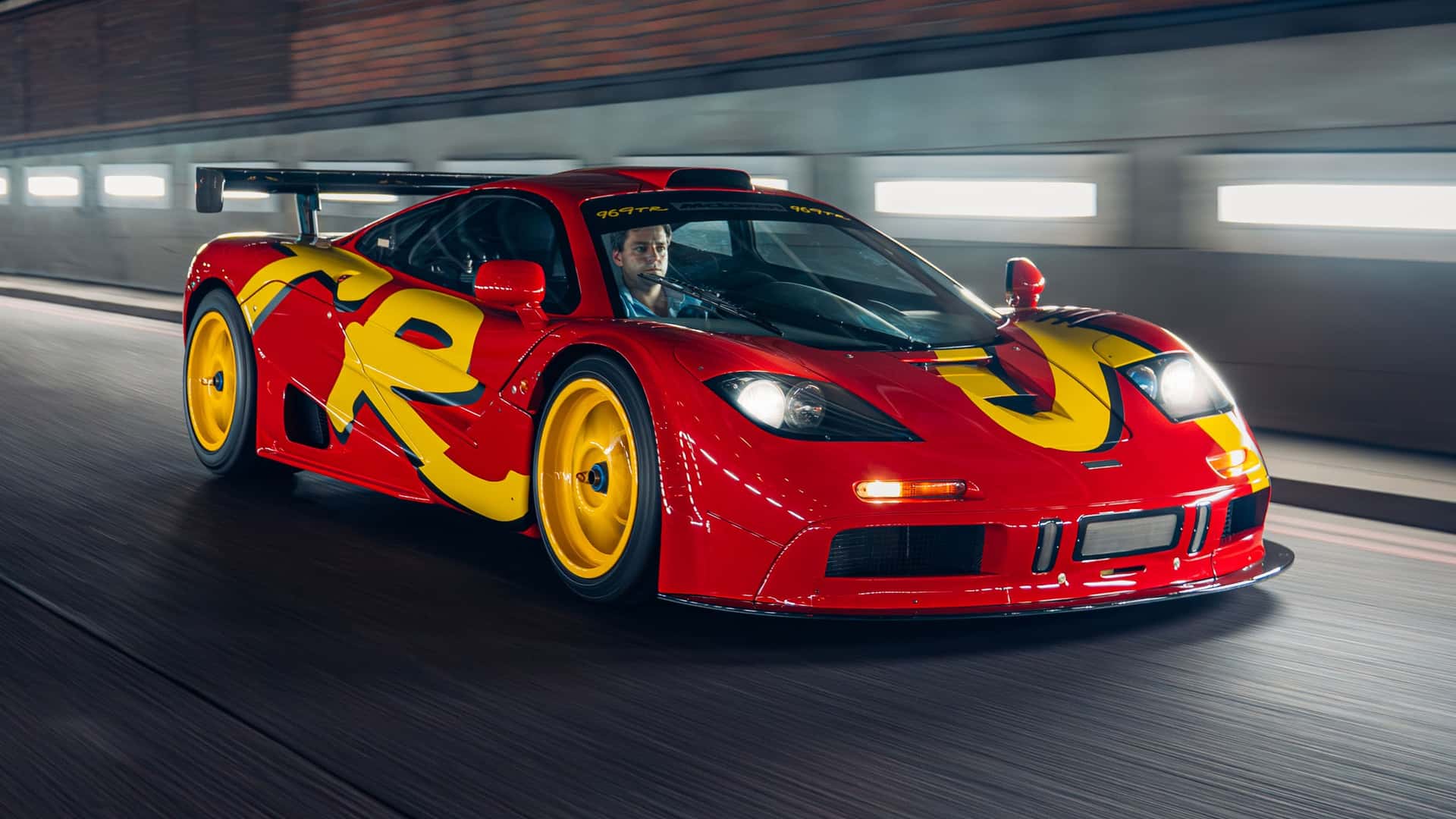 McLaren F1 GTR 1996 вид спереду