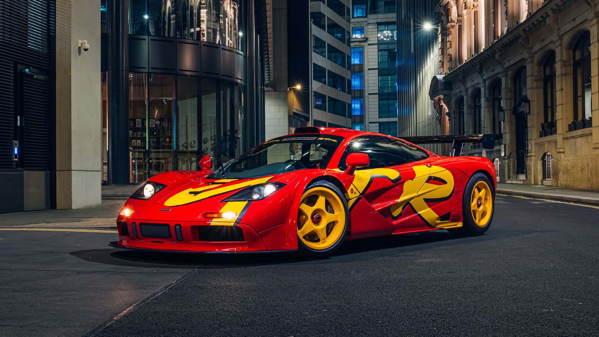 McLaren F1 GTR 1996 вид збоку