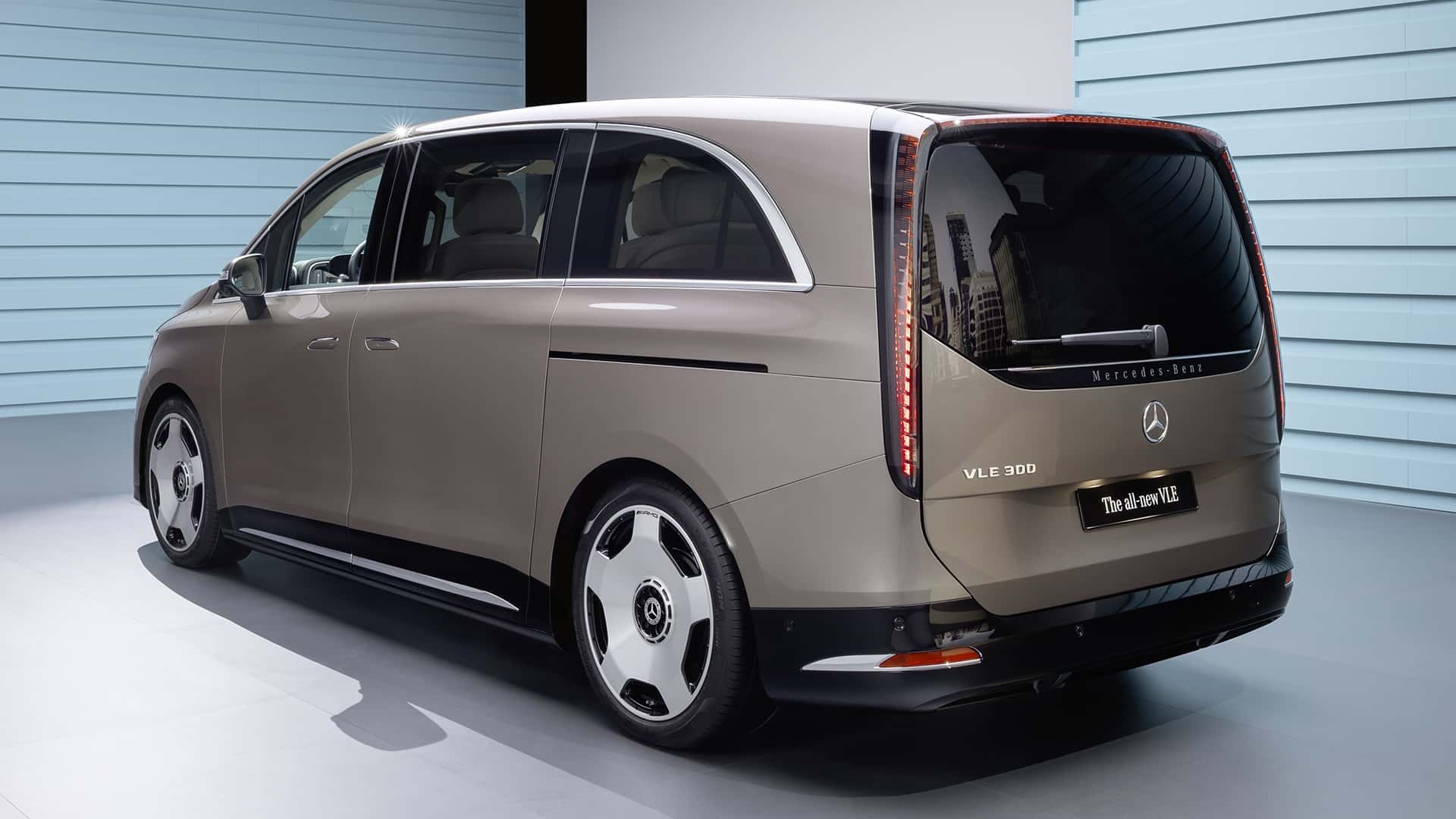 Electric minivan Mercedes-Benz VLE rear