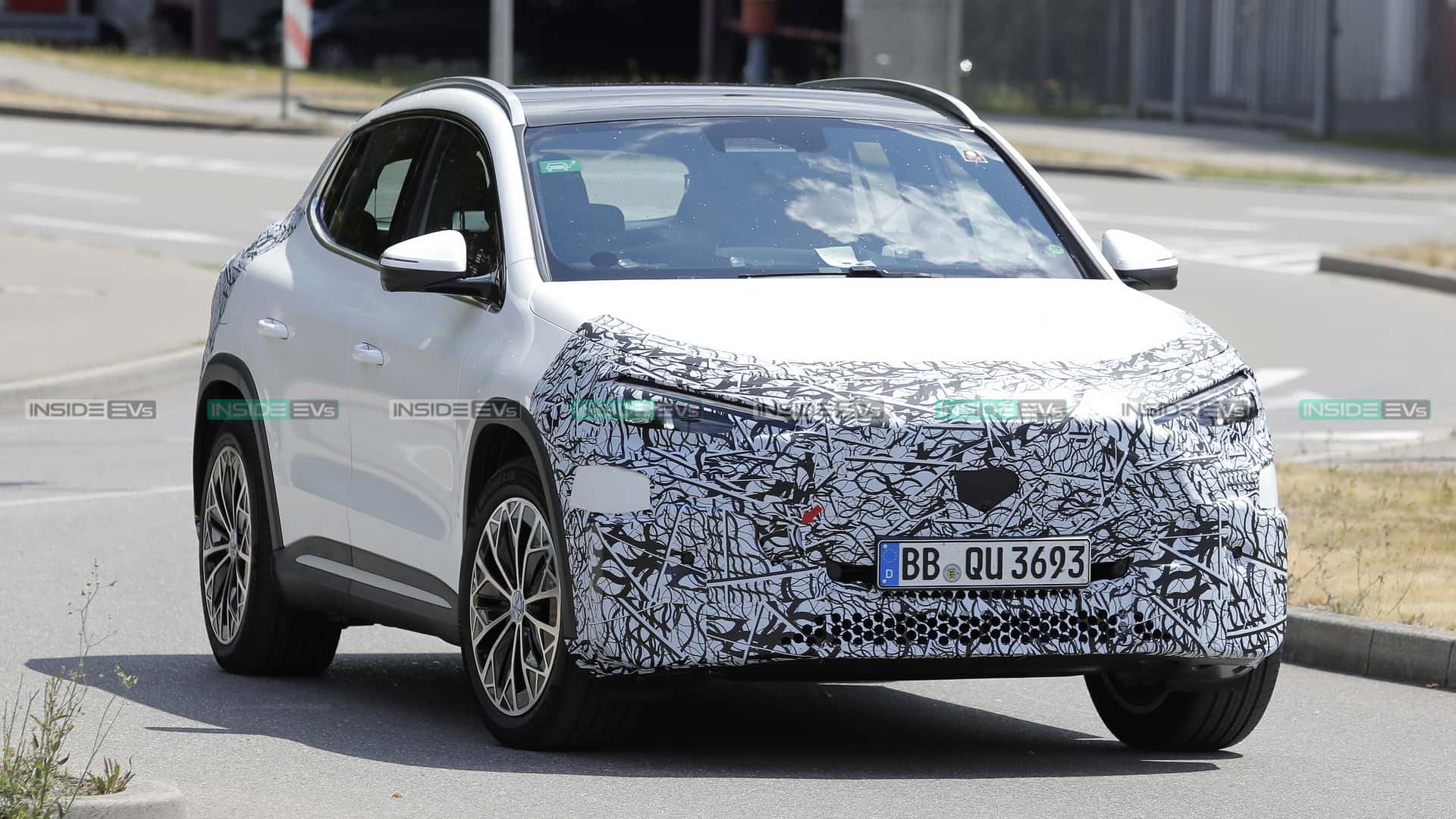 Прототип Mercedes GLA 2026 - інший ракурс