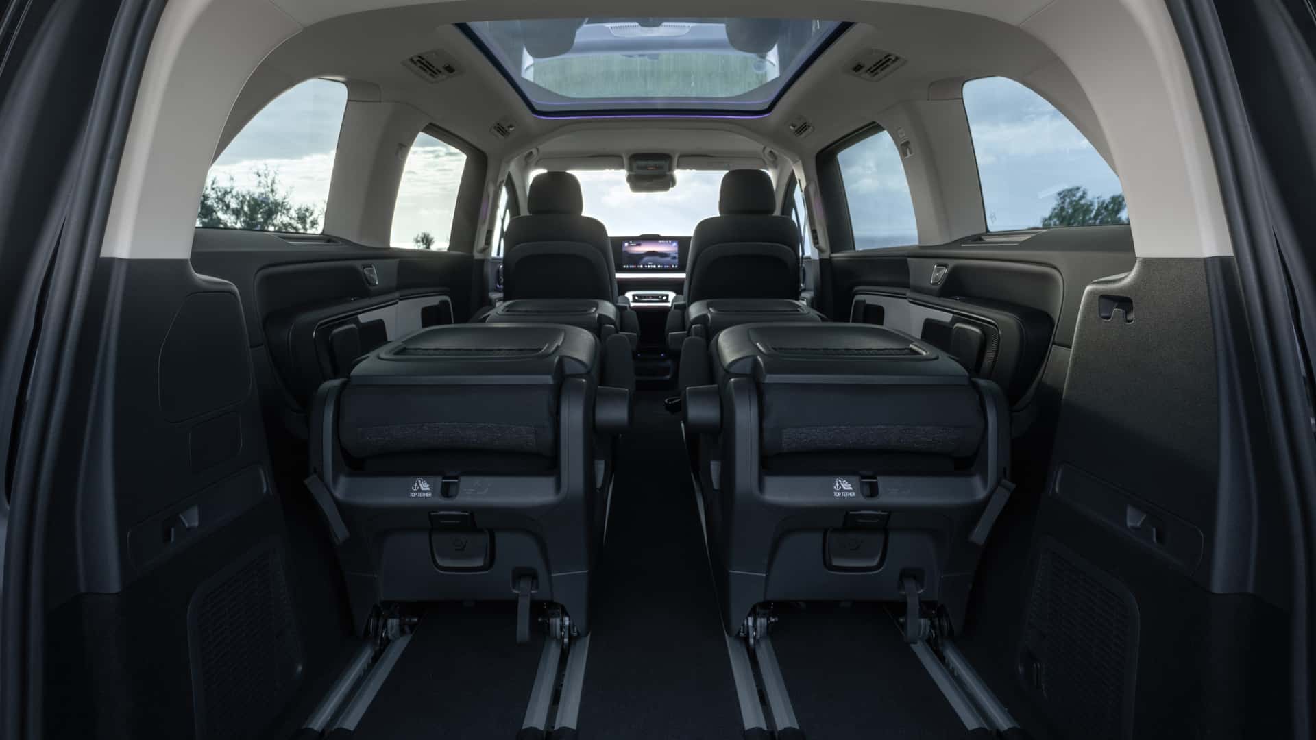 Инновационный дизайн салона Mercedes VLE 300