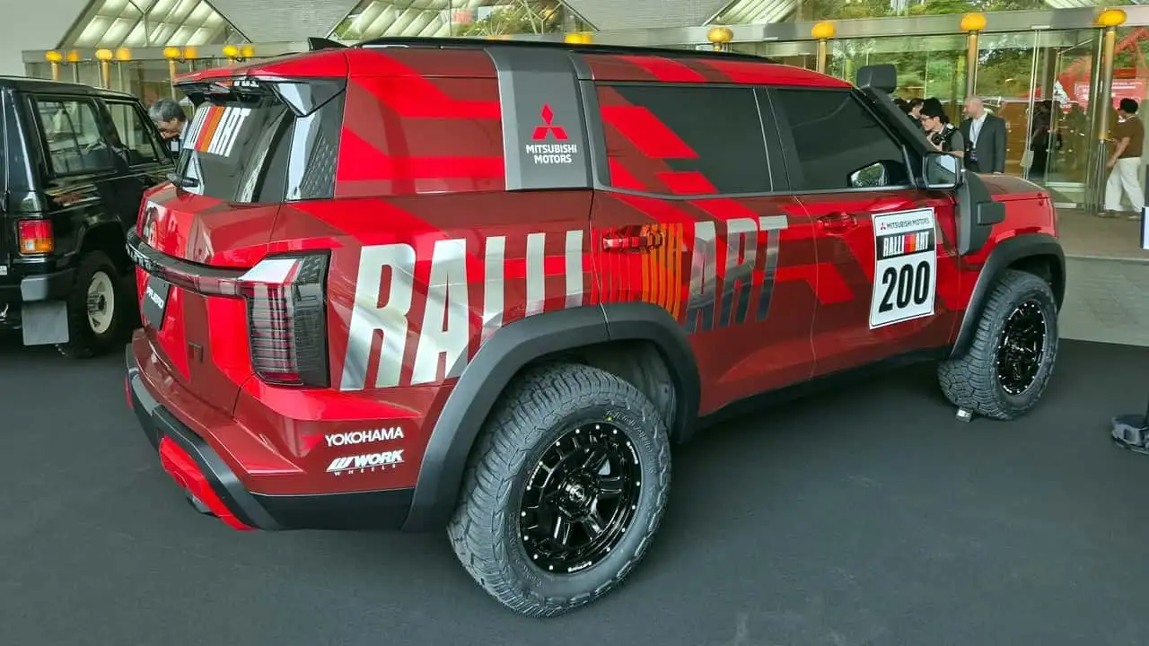 Mitsubishi Pajero Sport Ralliart Concept, наклейки и детали
