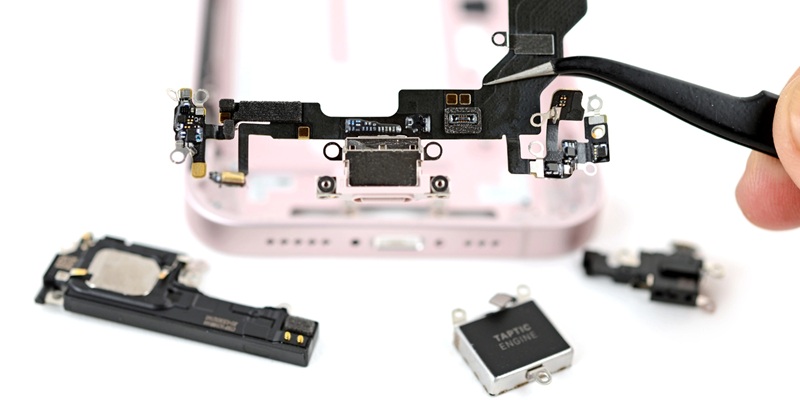 Connecting components of iPhone 17e