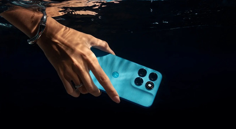 The Moto G Max carries IP66, IP68, and IP69 ratings alongside MIL-STD-810H certification.