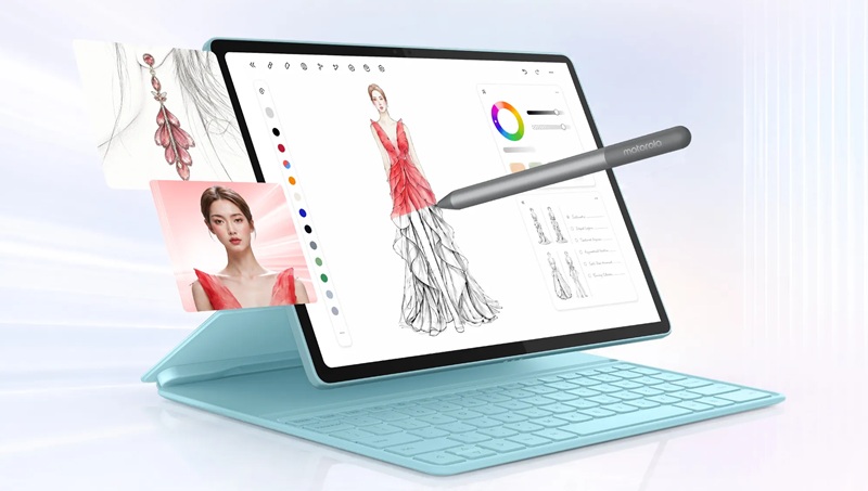 The Moto Pen stylus is included in the box, supporting 4,096 pressure levels and palm rejection.