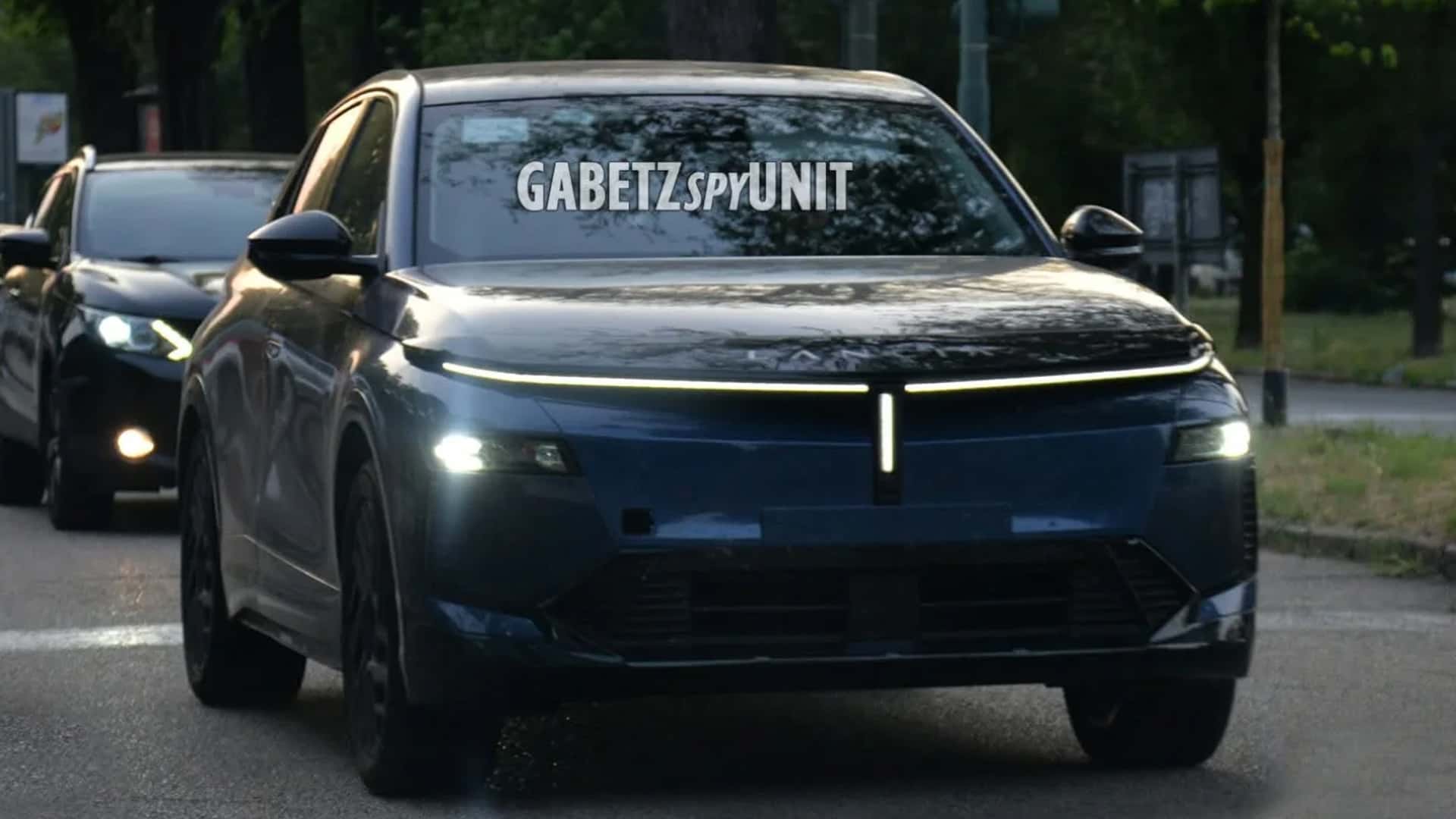 Прототип новой Lancia Gamma на дороге