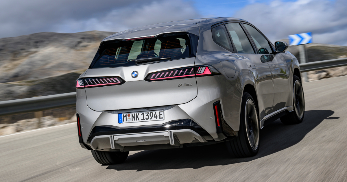 Новий BMW iX3 на дорозі