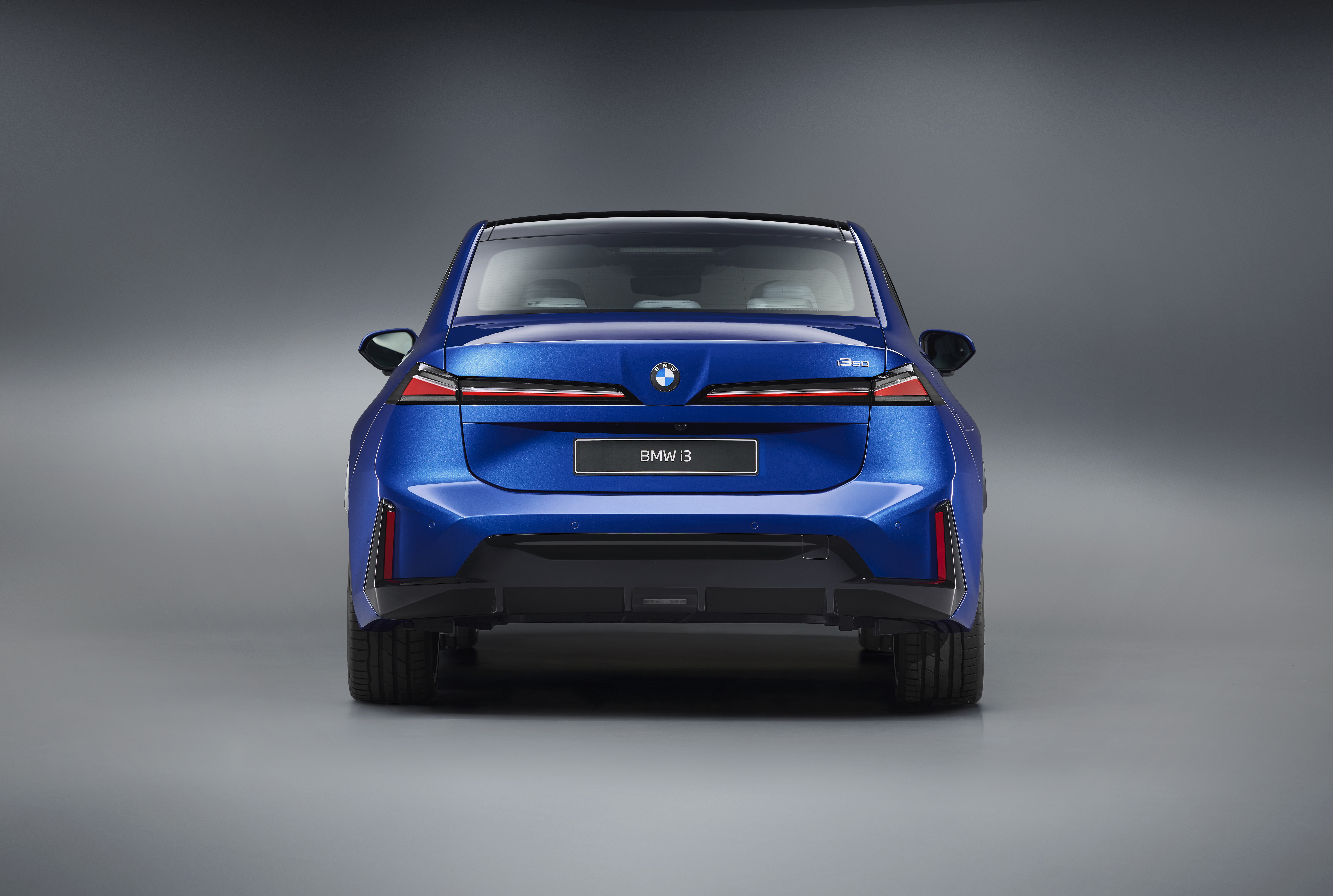 Новый BMW i3 интерьер вид спереди