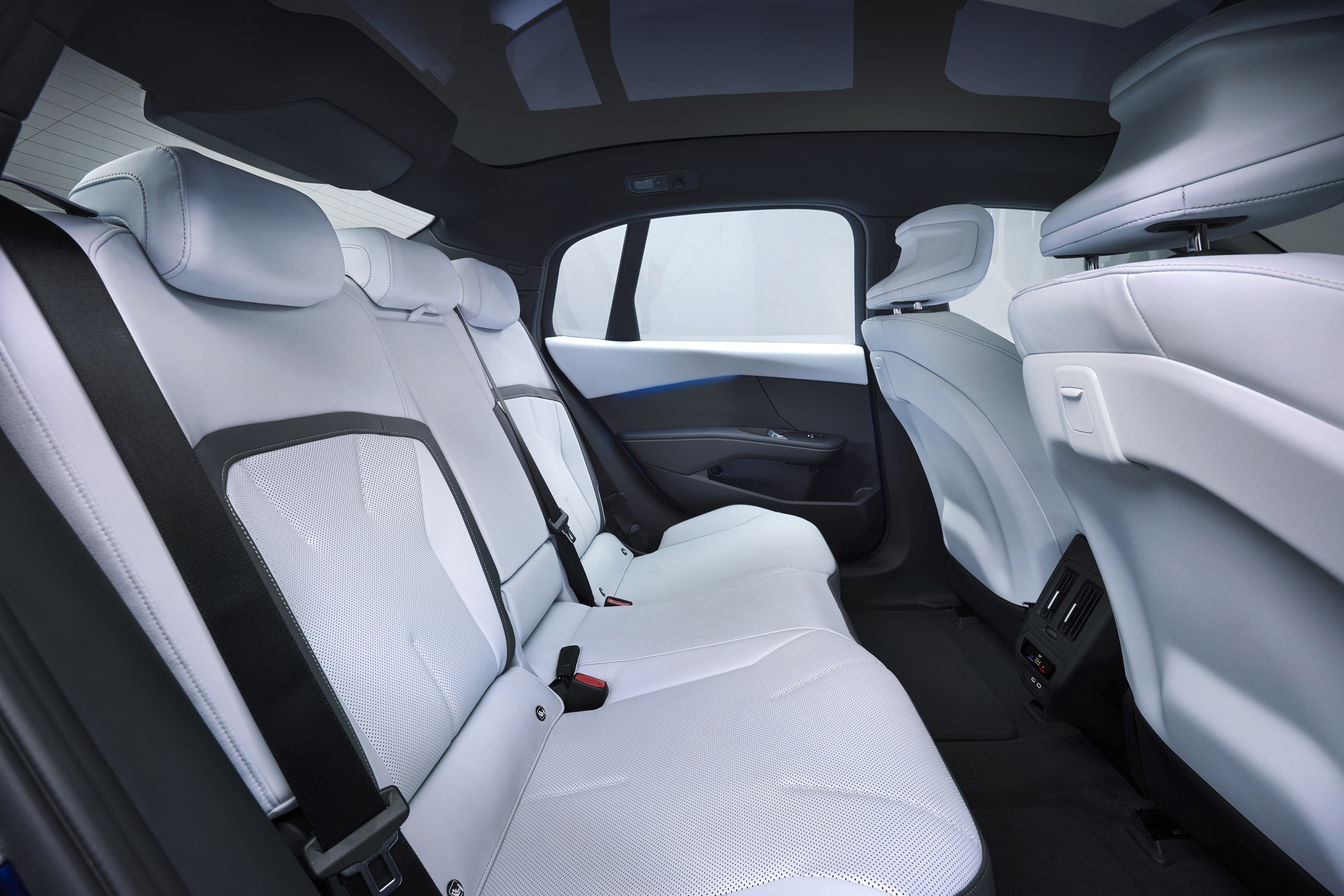 Интерьер BMW i3 особенности