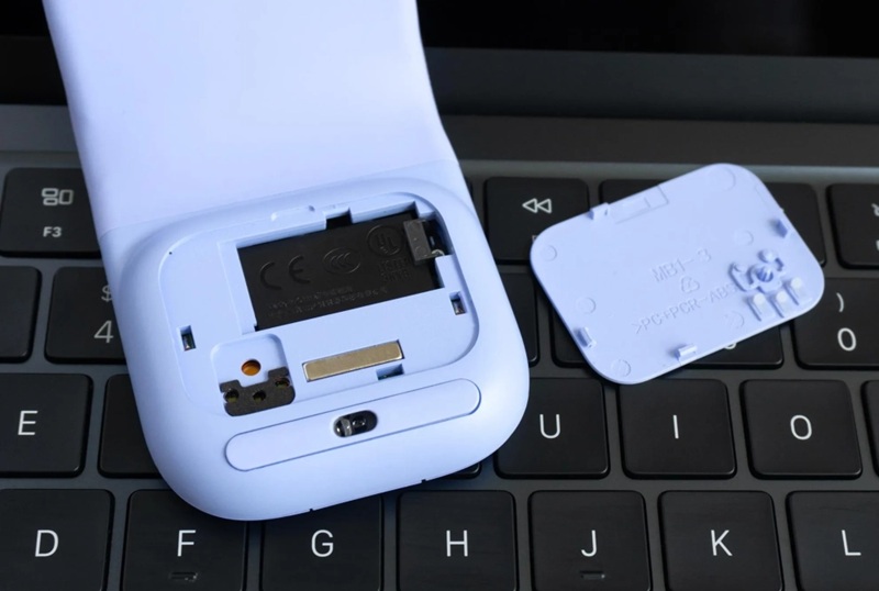 USB-C charging: one minute plugged in delivers 22 hours of use.