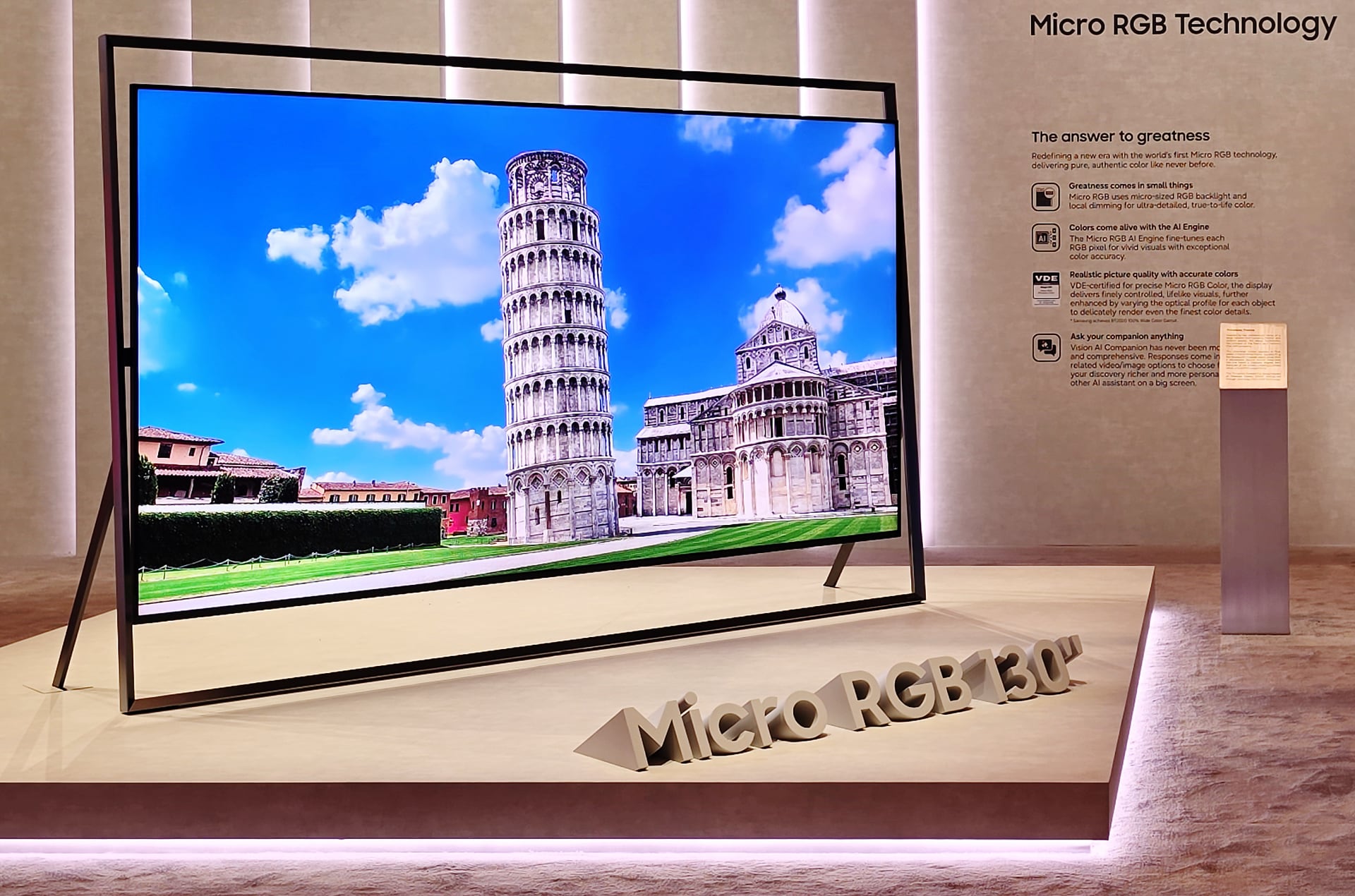 130-дюймовий телевізор Micro RGB Samsung