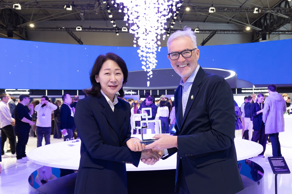Samsung Galaxy S26 Ultra - Best Smartphone Award at MWC 2026