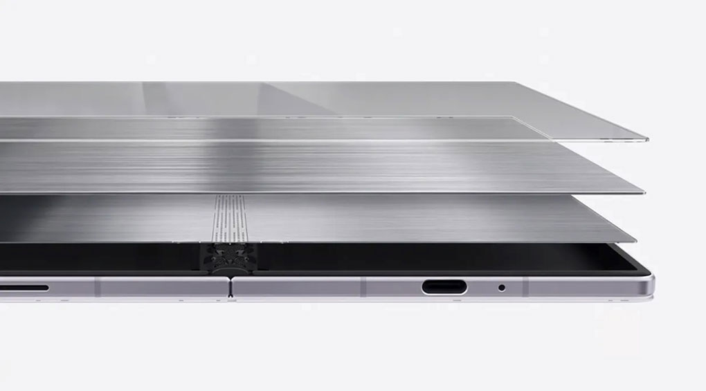 The flexible inner display with the new Flex Titanium hinge. Illustration: Samsung / Roland Quandt