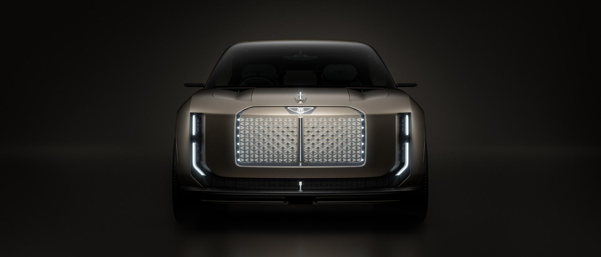 Модель на сцені Bentley Torcal