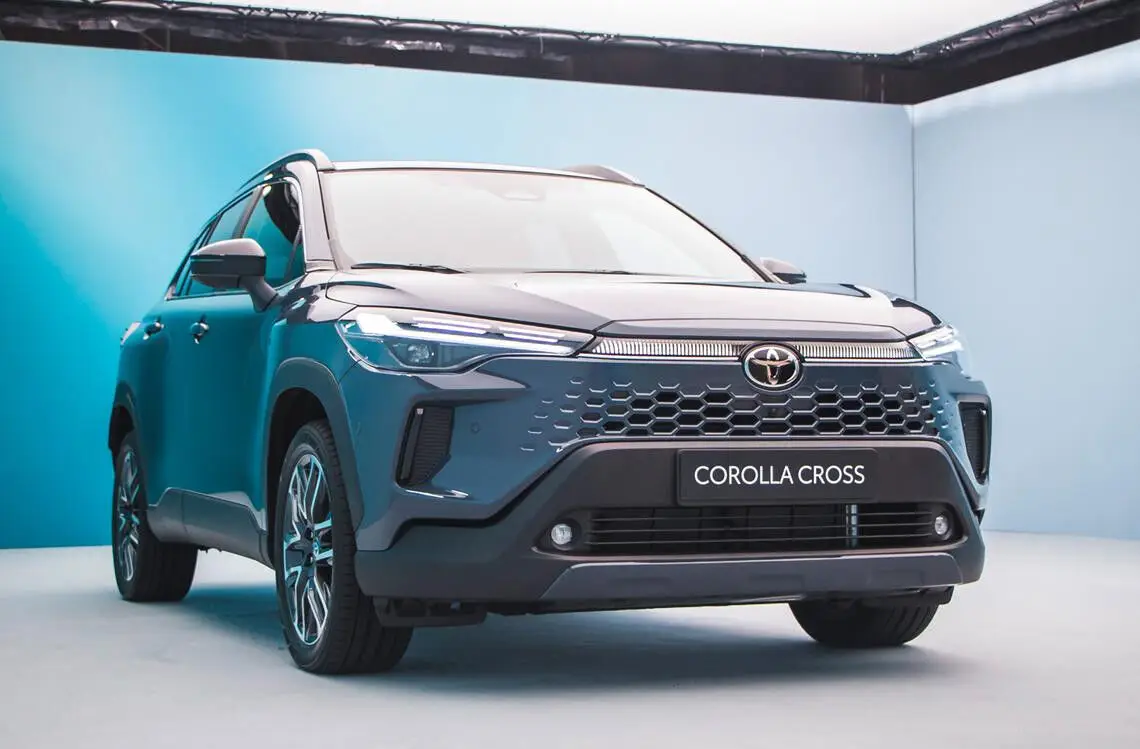 Современный гибридный кроссовер Toyota