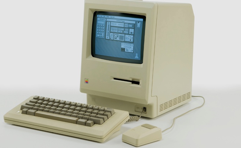 Macintosh с графическим интерфейсом и мышью