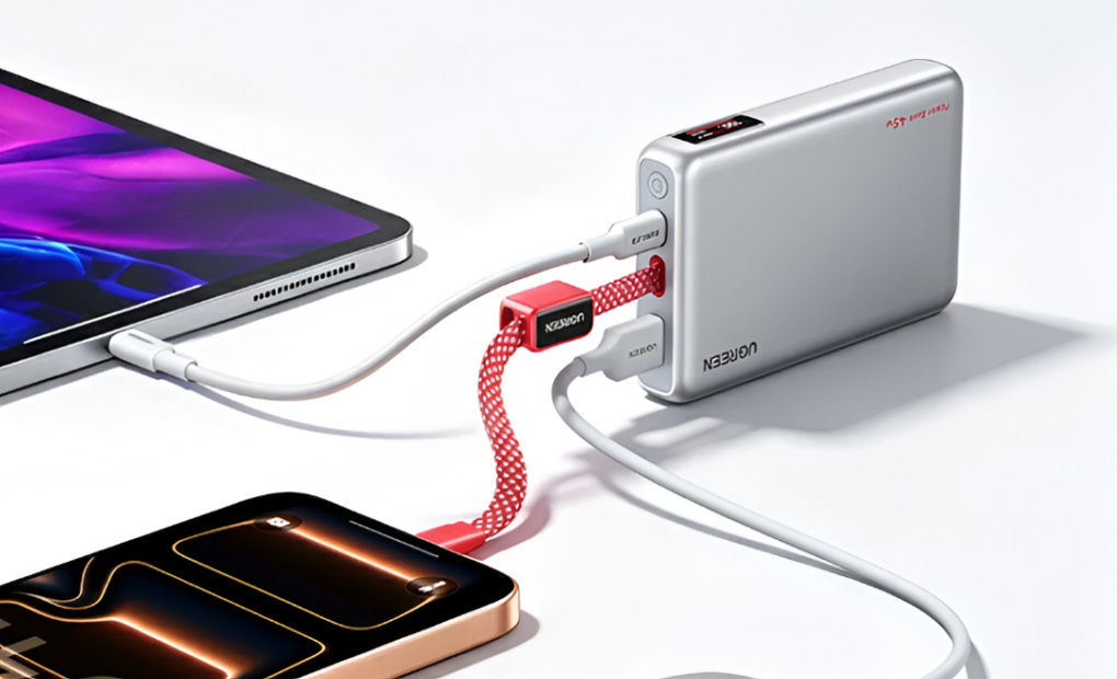 La batterie externe Ugreen PB541 avec son écran intégré. Illustration : Ugreen