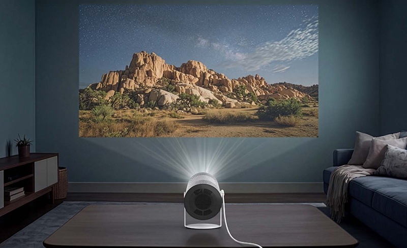 Samsung The Freestyle+ : design cylindrique et projection à 180°.