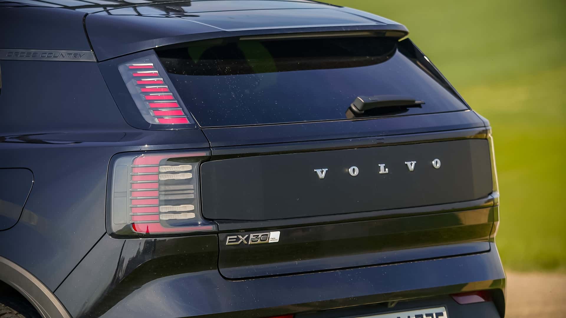 Передні фари Volvo EX30