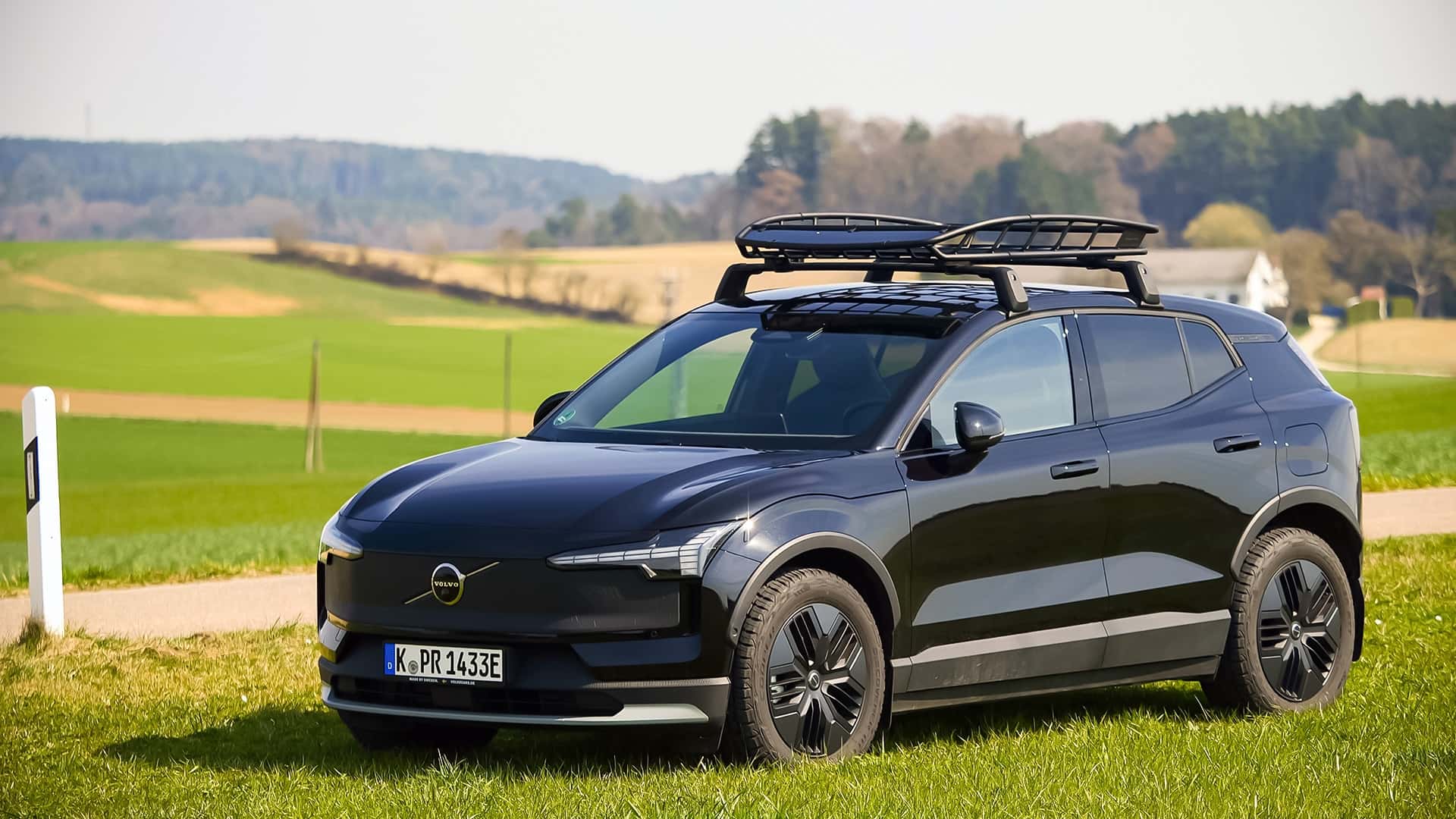 Вид збоку на колеса Volvo EX30