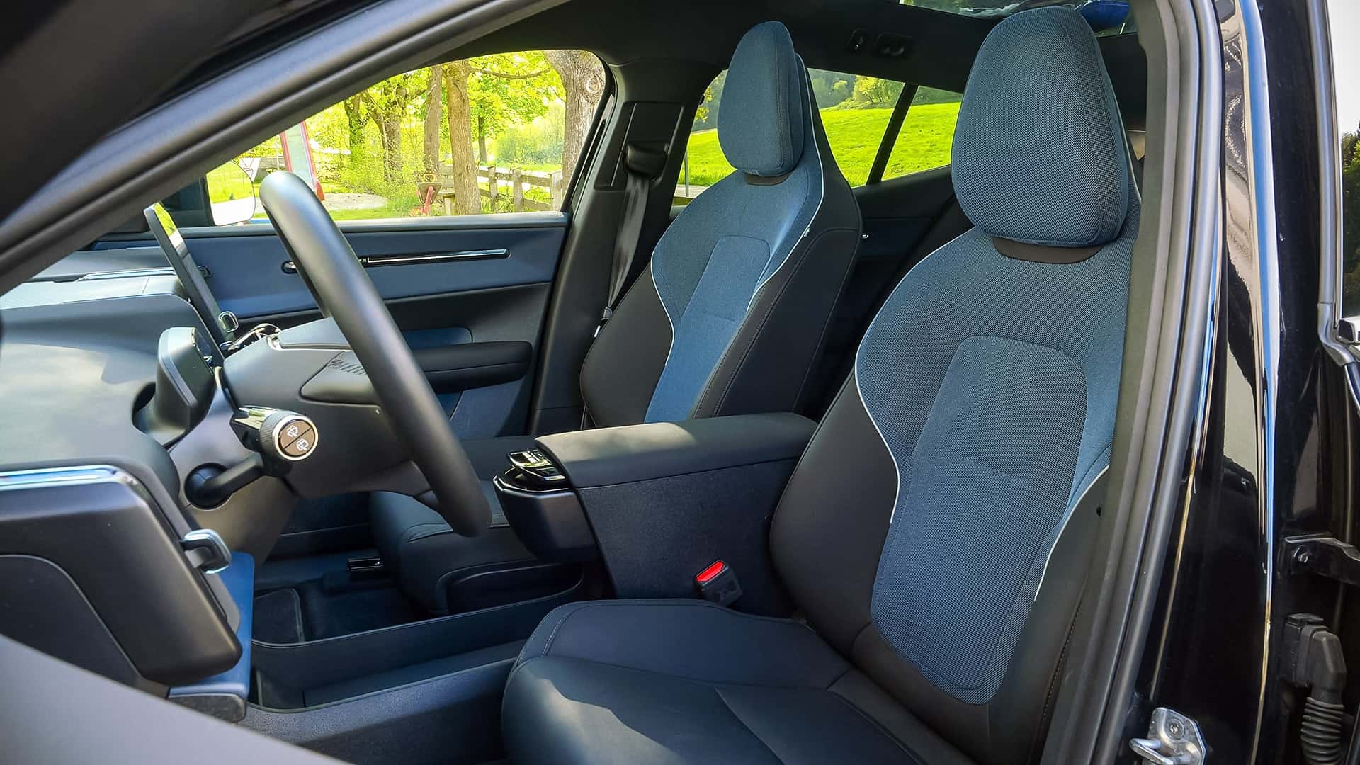 Задні ліхтарі Volvo EX30