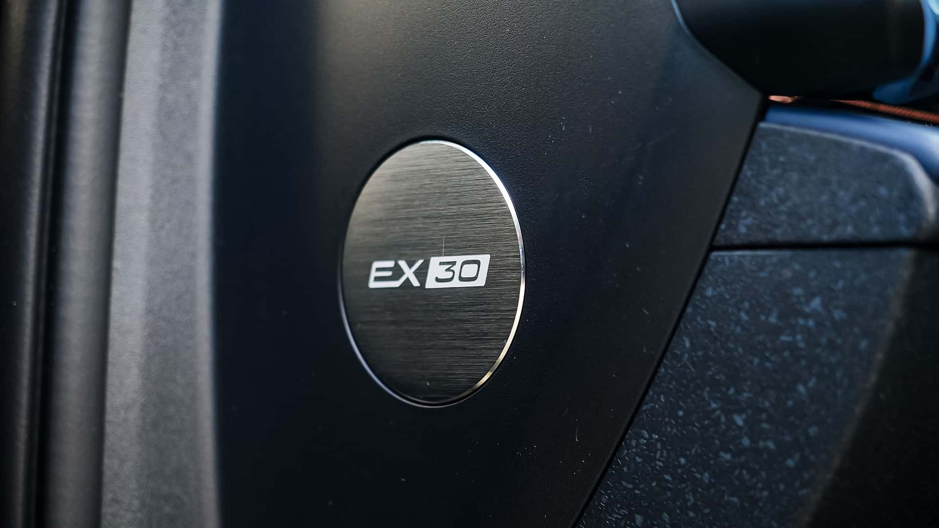 Вид на салон Volvo EX30 через задні двері