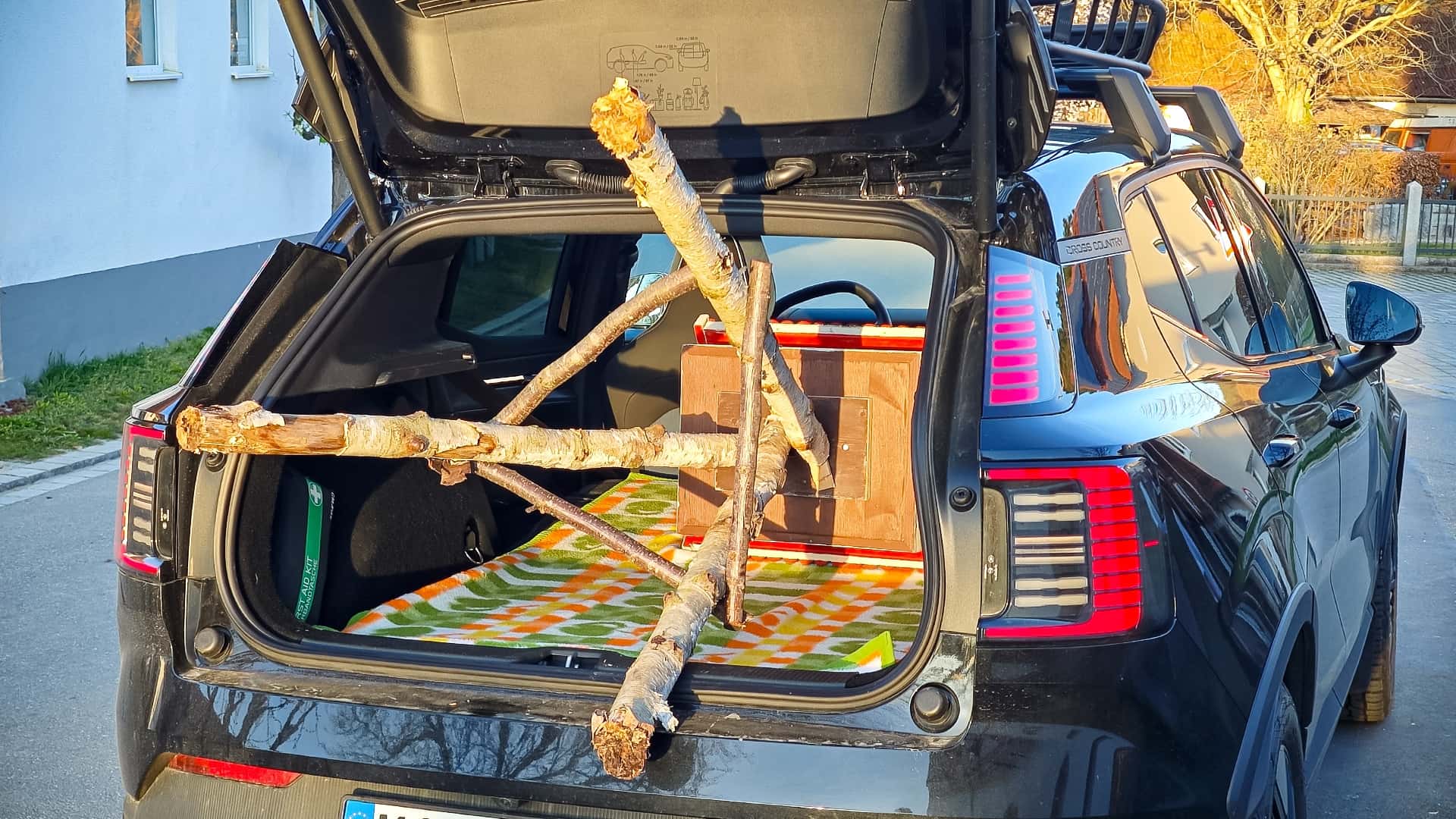 Оглядовий капот Volvo EX30