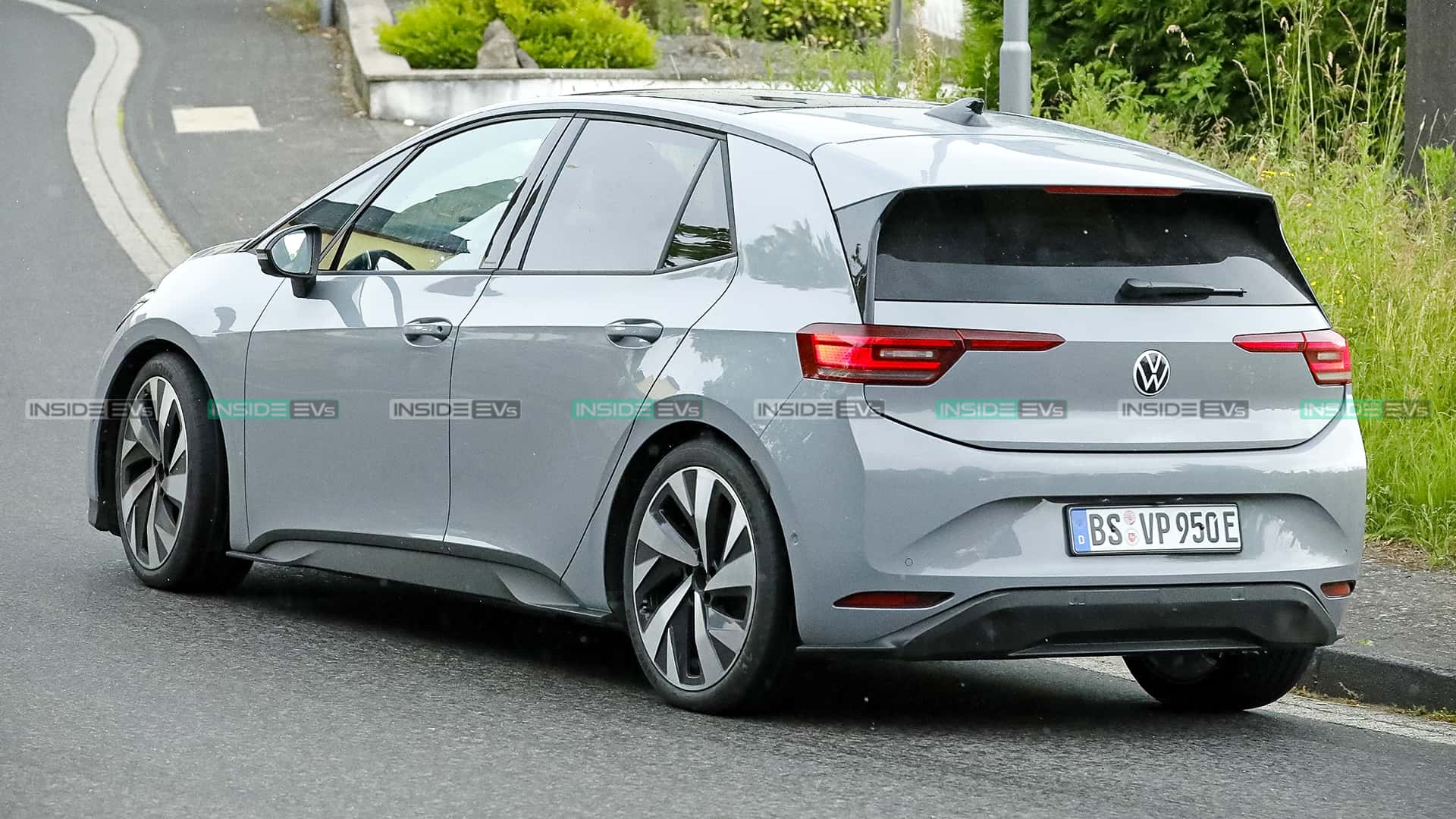 Вид сбоку Volkswagen ID.3 Neo GTX 2026 на тестах