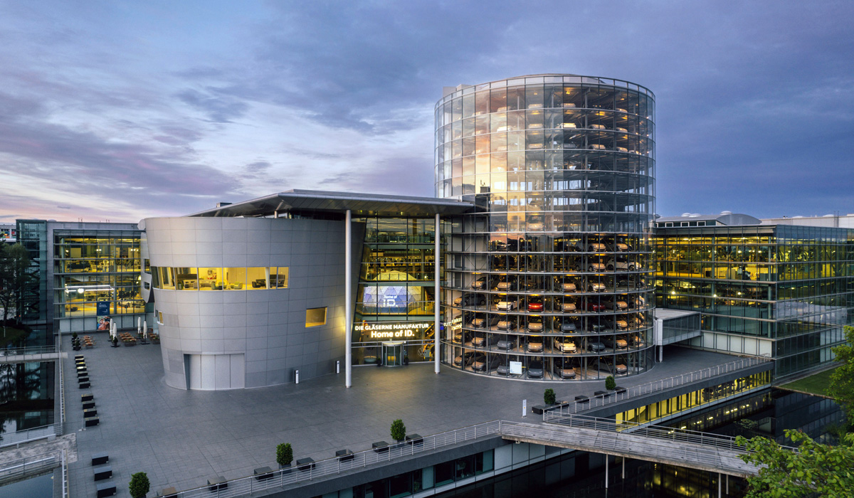 Volkswagen Sachsen GmbH Gläserne Manufaktur (Glass Factory), Dresden. Photo: VW