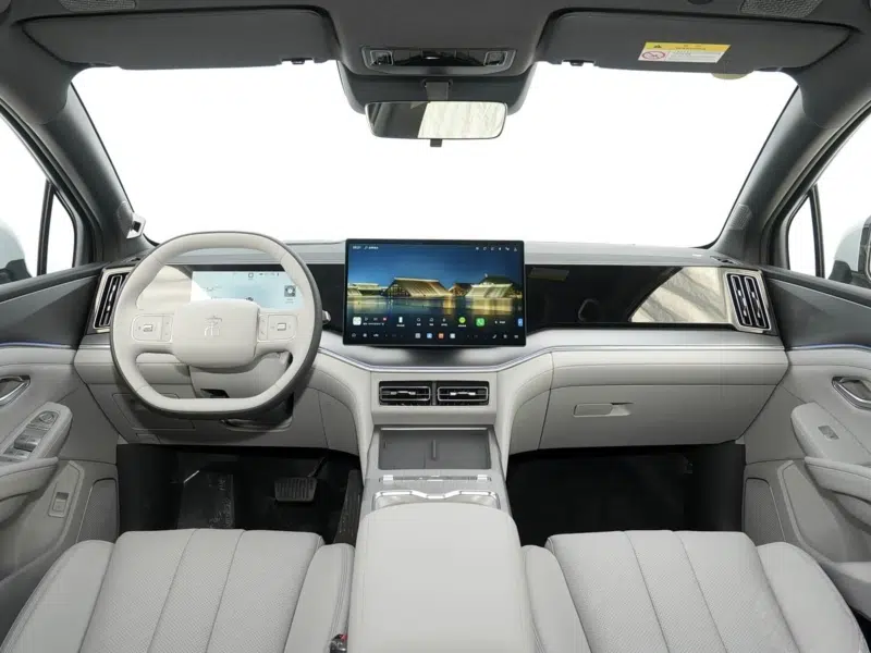 BYD Song Ultra EV цифровая приборная панель